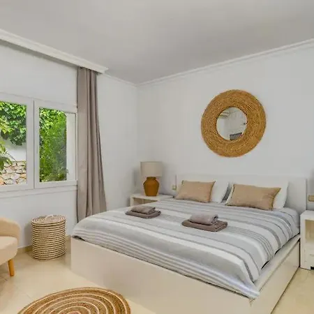 With Sea Views - Benahavis Villa