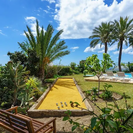 With Sea Views - Benahavis Villa